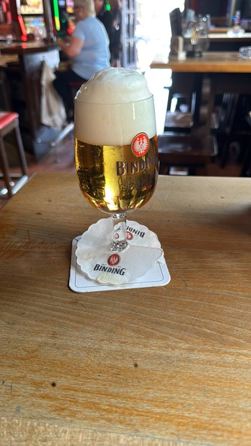 ein kleines Binding Bier