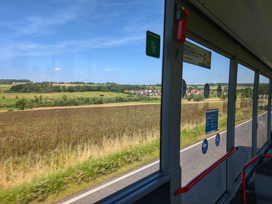 Blick aus dem Bus in die Vogelsberger Pampa 